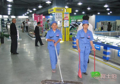 白云區(qū)元下田工廠衛(wèi)生環(huán)保打掃員日常保潔與清洗服務